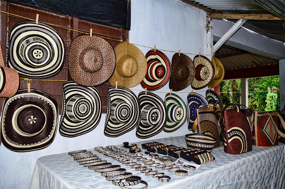 Artesanías hechas en caña flecha