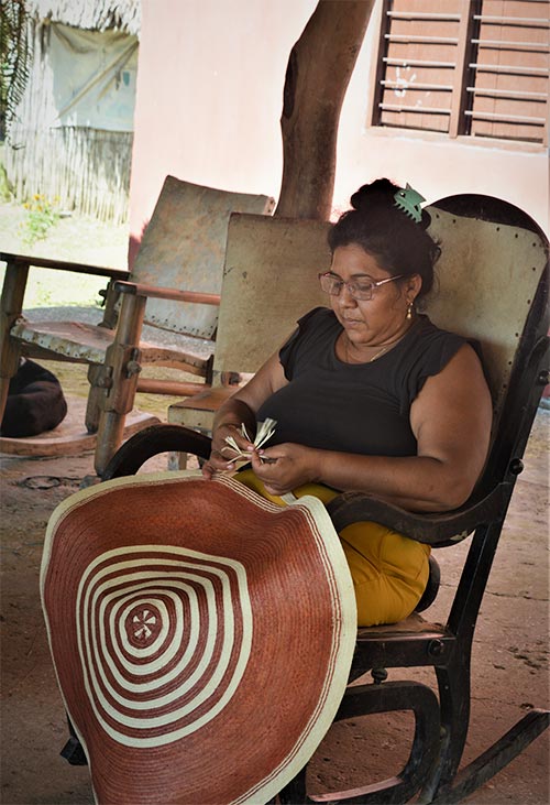 Elaboración de sombreros en caña flecha